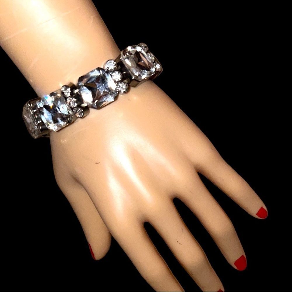 Beautiful rhinestone and silver stretchy bracelet